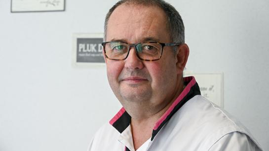 Hoofdverpleegkundige Wim Geysen van Heelkunde 2 vangt zorgondersteuners op