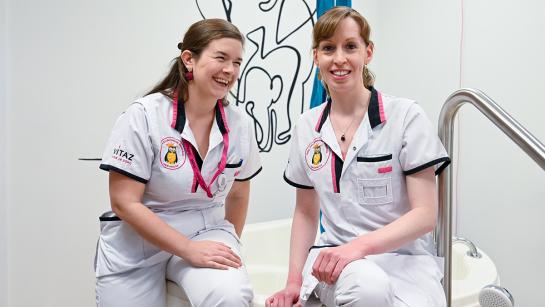 Vroedvrouwen Tamara en Lynn van Materniteit delen hun ervaringen