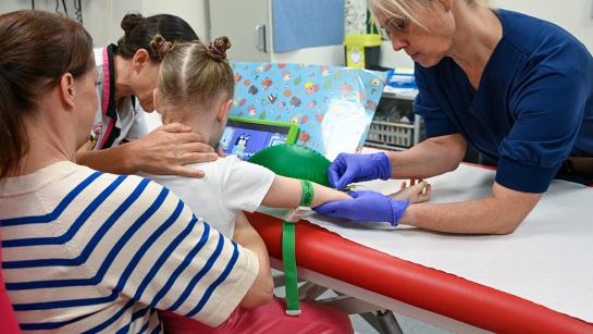 Patiente Roos en mama Katrien stress- en angstvrije behandeling PROSA team