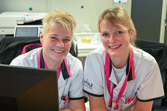 Onthaalverpleegkundigen Karin en Nathalie in campus Temse